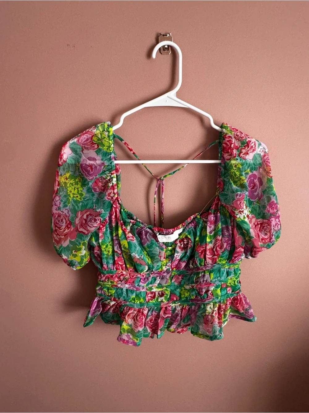 ASTR Anthropologie Floral Puff-Sleeve Smocked Crop Top in Pink & Green